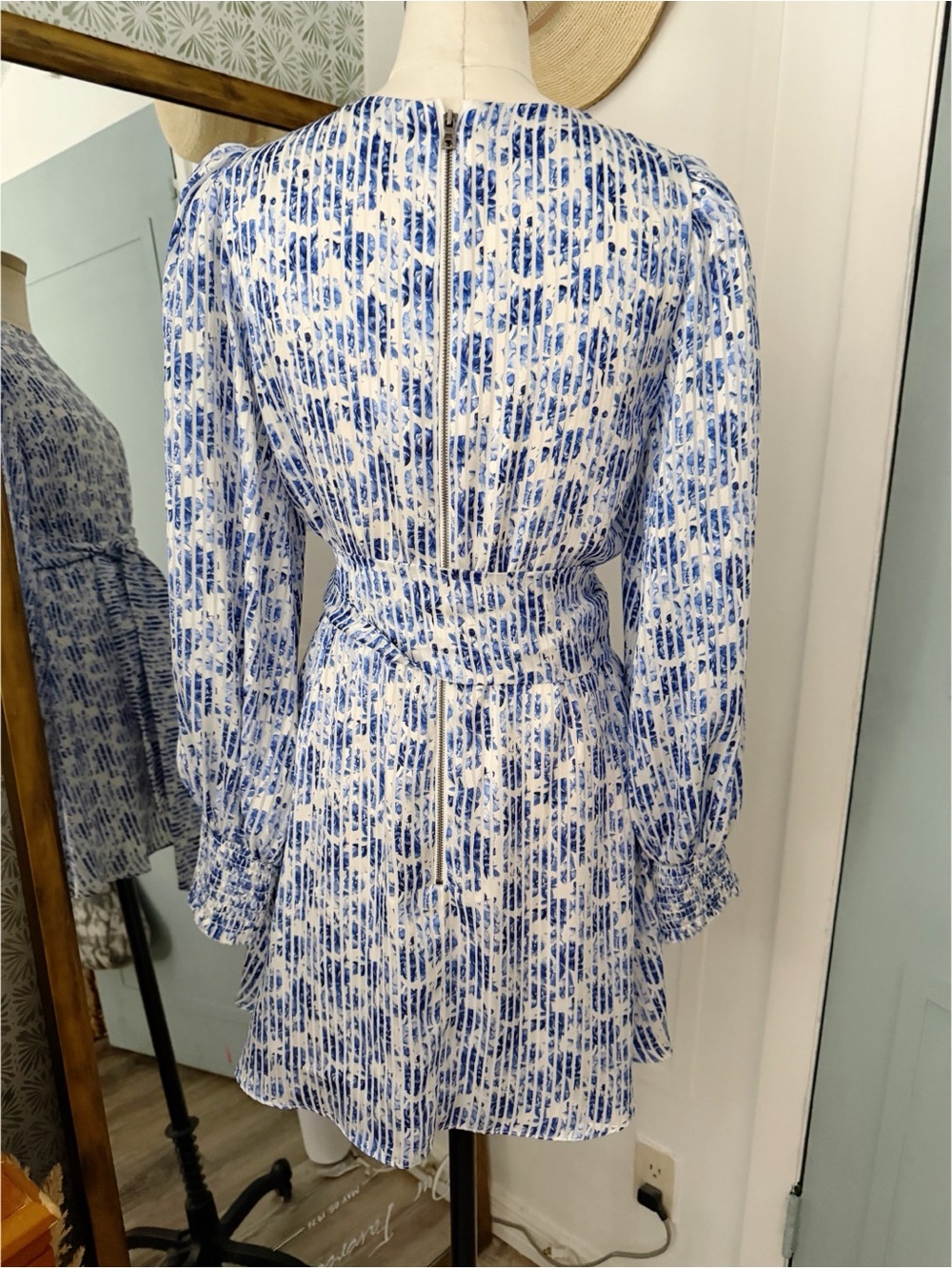 Alice + Olivia Molli Floral Tie Waist Dress Size 6 - Picture 7 of 12